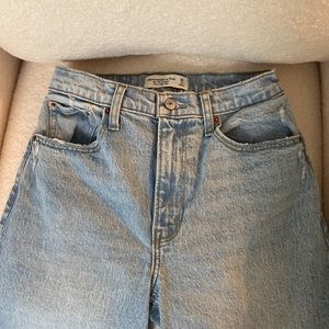 Abercrombie The 90s Straight Ultra High Rise Jeans Size 26 Short Curve Love